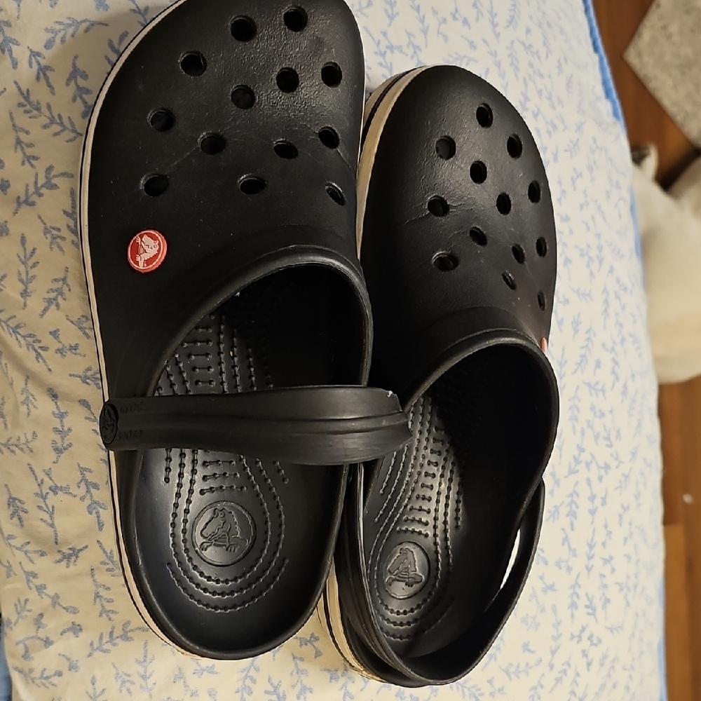 Black Crocs Clogs with Strap.‎ Mens 8 Womens 10. Good Used Condition